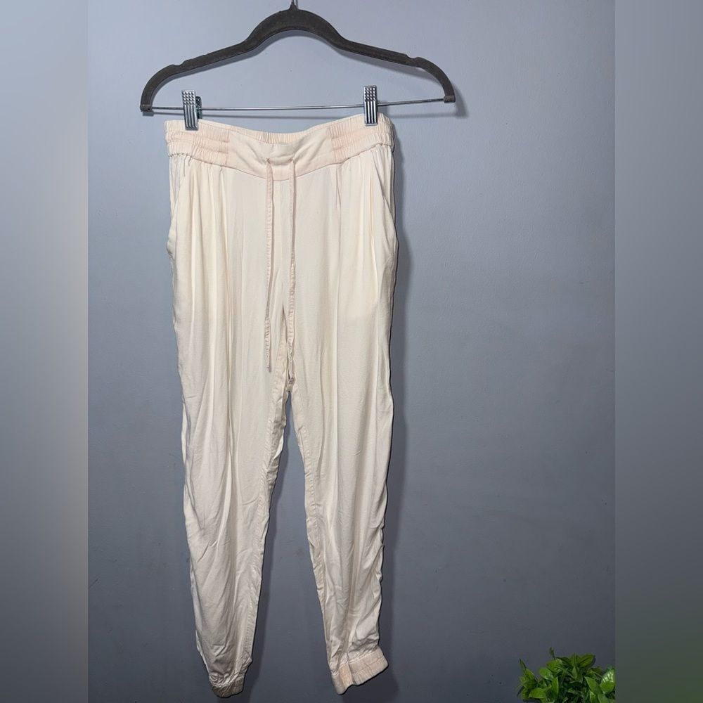 ARITZIA Talula Los Feliz Chambray Joggers Light Peach Wash Size Small EUC